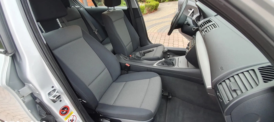 BMW Seria 1 cena 19000 przebieg: 127600, rok produkcji 2005 z Wolbrom małe 106
